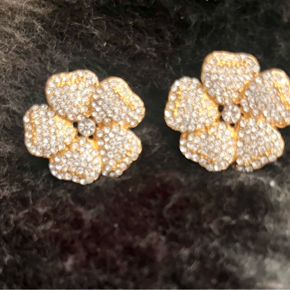 Vintage gold tone Petal Flower Earrings